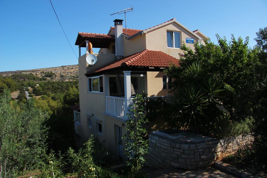 Apartmani Rita Milna  Exterior foto